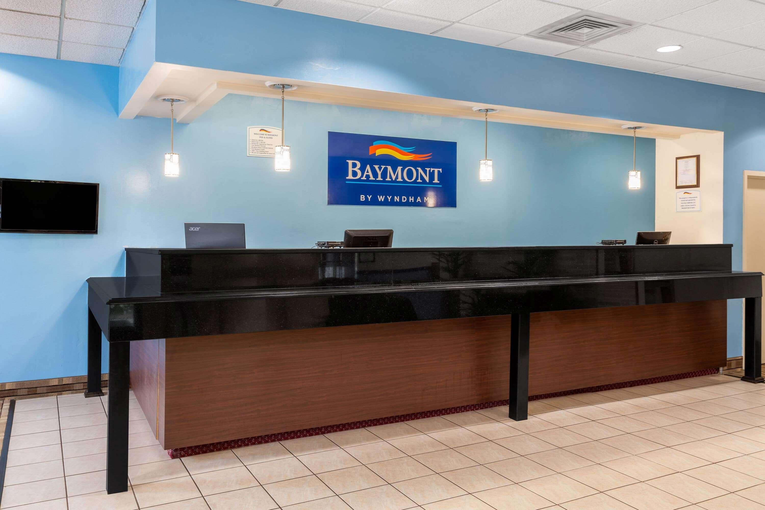 Baymont By Wyndham Queensbury/Lake George Exterior photo